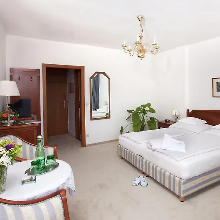 理查德卢文赫兹酒店 酒店