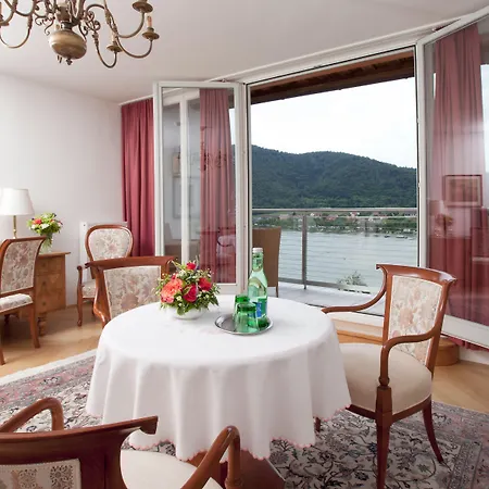 ريتشارد لوفينهارتس 4*